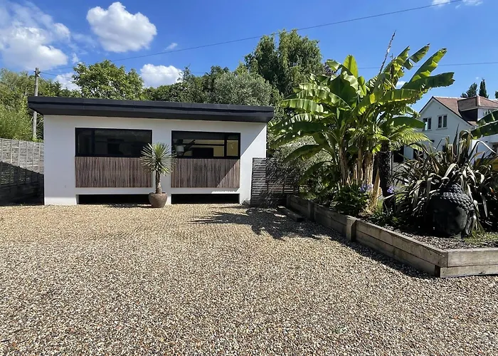 River Guest House With Jacuzzi Fire And Boat Hire